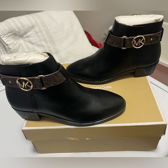 Michael Kors Harland Bootie - Picture 14 of 16